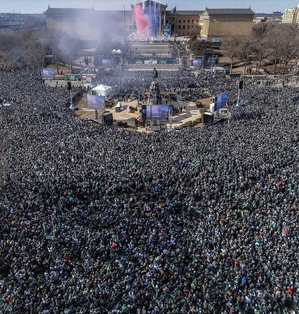 PHILLY SB CROWD